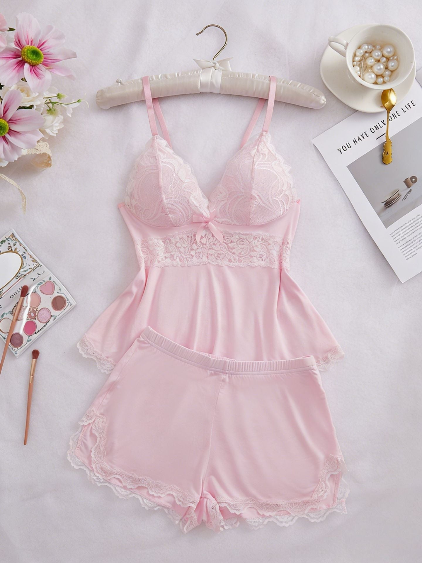 Women's Plain Lace Patchwork Bow Decor Cami Top & Shorts PJ Set, Adjustable Spaghetti Strap Camisole & Elastic Waist Shorts, Ladies Sleepwear for All Seasons